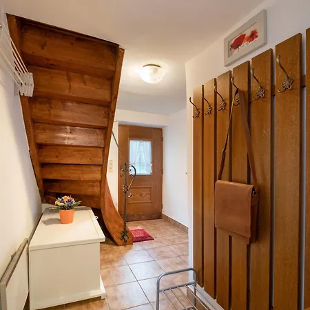 - Julitta مايرهوفن