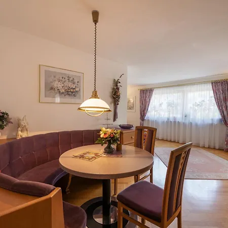 - Julitta مايرهوفن