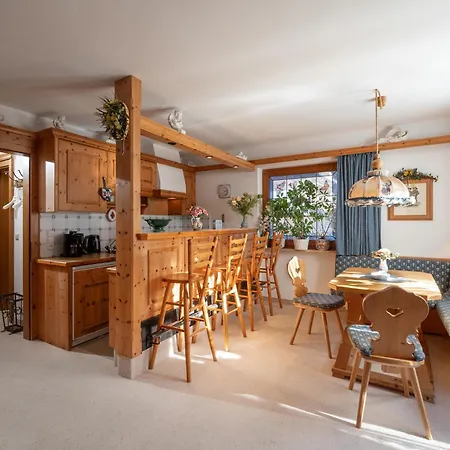 - Julitta مايرهوفن