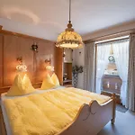 - Julitta Апартаменты *
